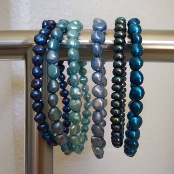 💙💙SHADES OF BLUE PEARL STRETCH BRACELETS SET OF 6 - Picture 1 of 2